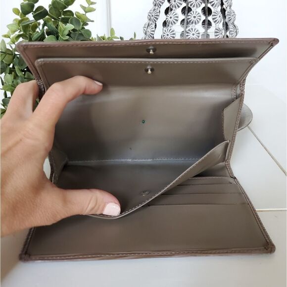 Louis Vuitton Gray Epi International Wallet - Picture 13 of 16